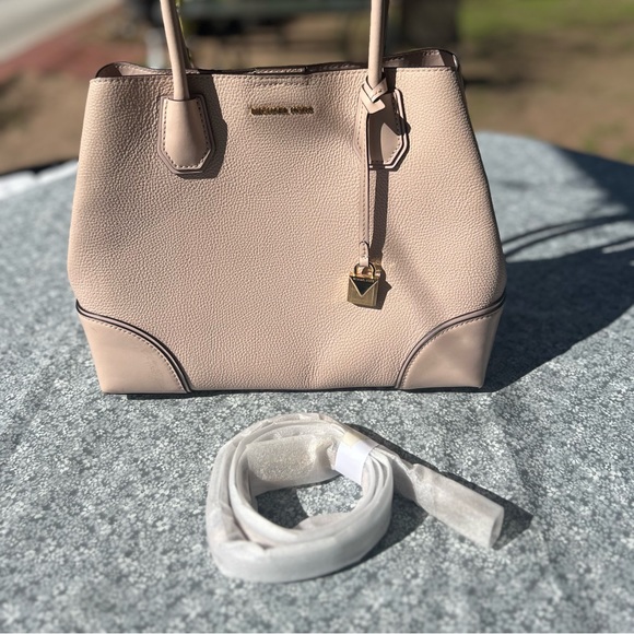 Michael Kors Mercer Gallery Medium Leather Satchel 🌷 - Picture 2 of 6